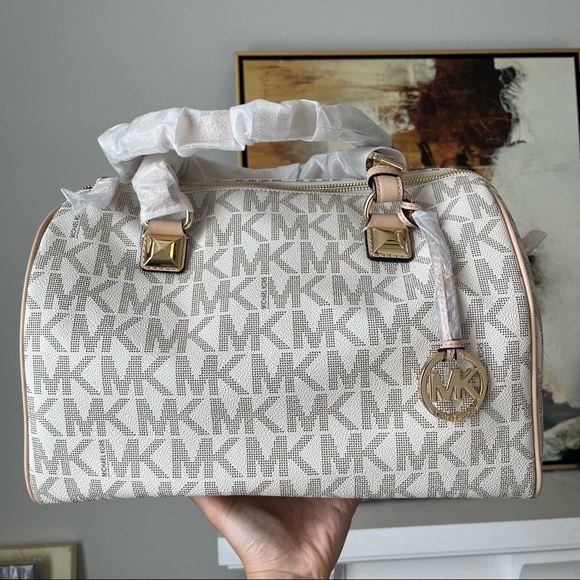 Michael Kors Handbags - NWT Michael Kors Large Grayson Patent Leather Satche l/ Crossbody